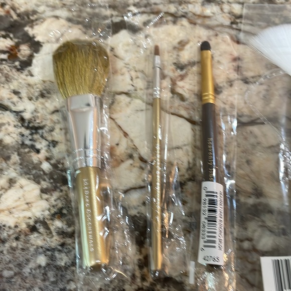 NWT 5 Piece Luxury Brush Bundle - Picture 3 of 5